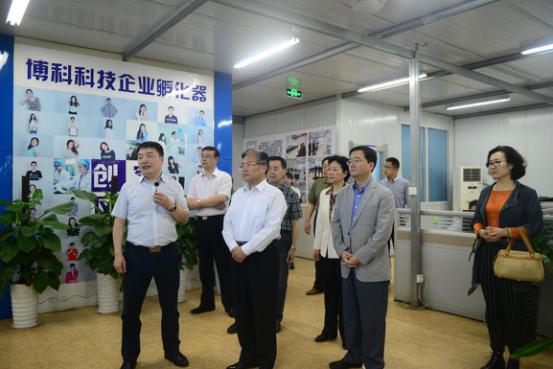 热烈欢迎省人大常委会副主任张新起、省科技厅厅长刘为民携调研团莅临博科调研指导